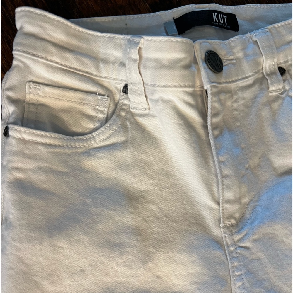 White cropped rough edge jeans